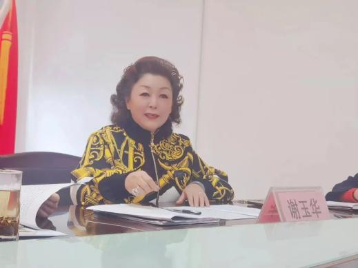 副主席(兼)谢玉华向与会人员介绍了广西妇女第十四次代表大会的盛况