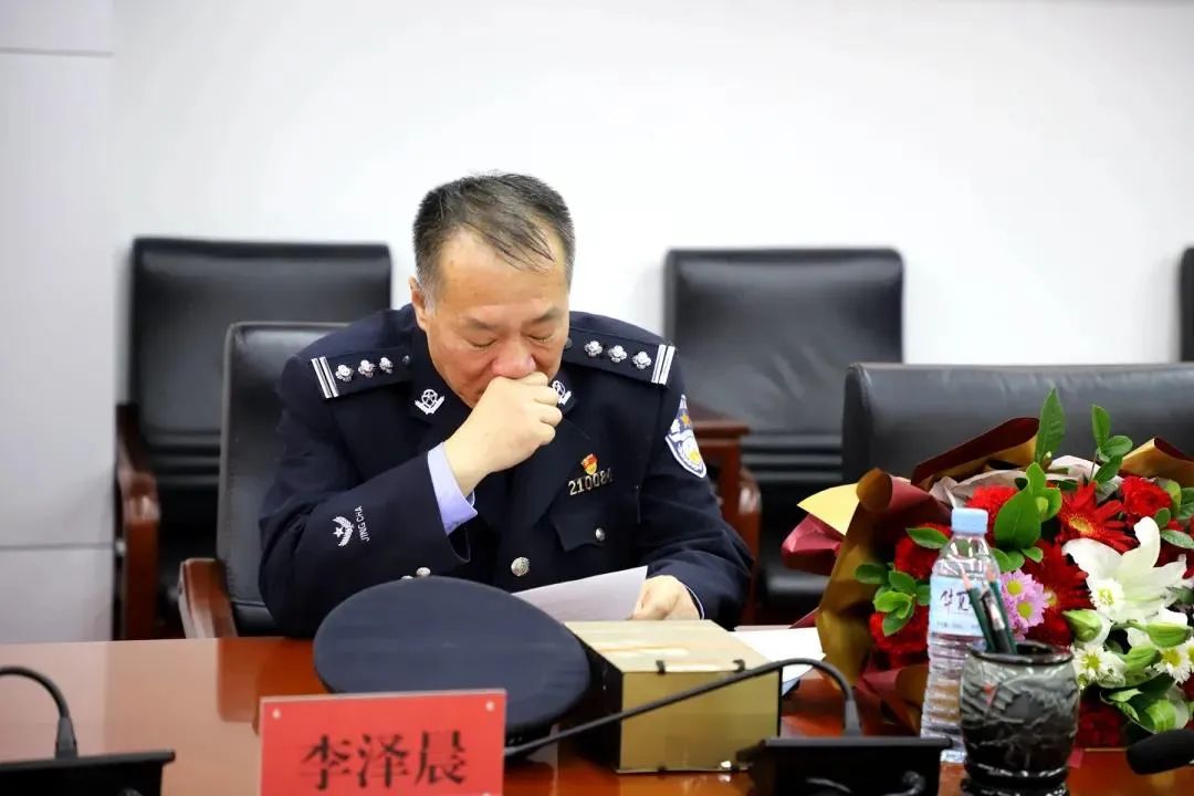 李泽晨:当警察我从不后悔,警察之心永不退休!