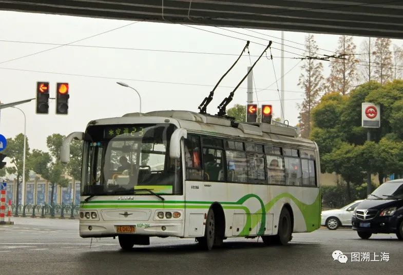 上海故事初冬时节里审视身边的无轨电车