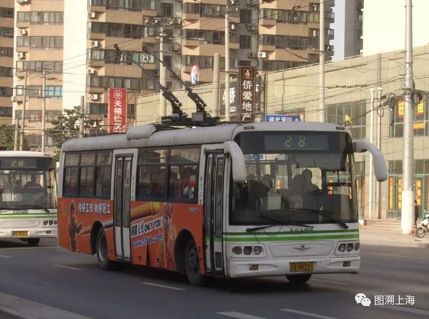 上海故事初冬时节里审视身边的无轨电车