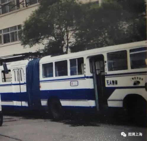 上海故事初冬时节里审视身边的无轨电车