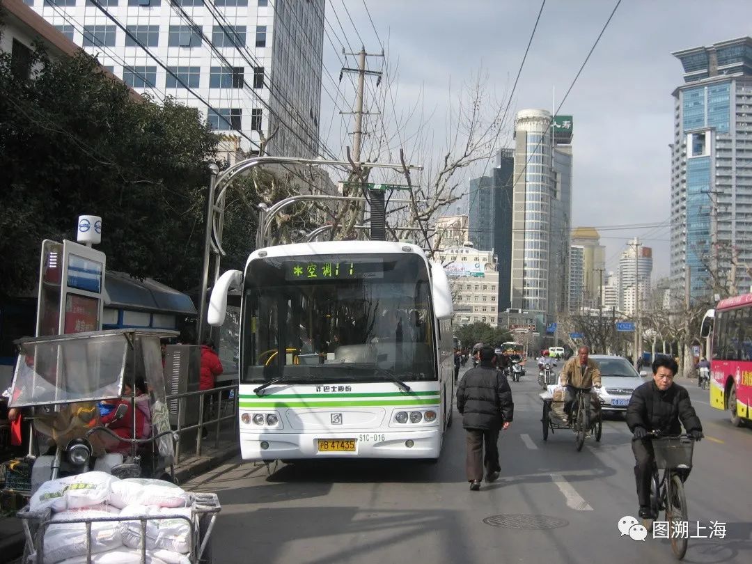 上海故事初冬时节里审视身边的无轨电车