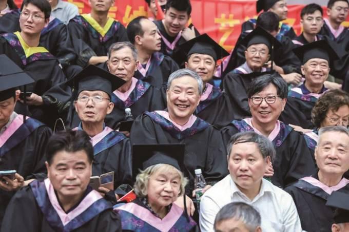 江苏开放大学2019级行政管理专业在读学员冯攀峰接受媒体采访时,第