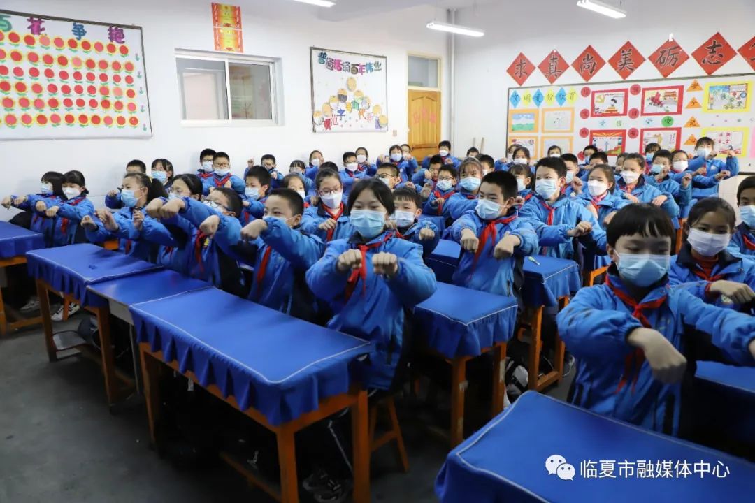 一起动起来临夏市中小学室内健身操开启校园锻炼新模式尽显青春魅力