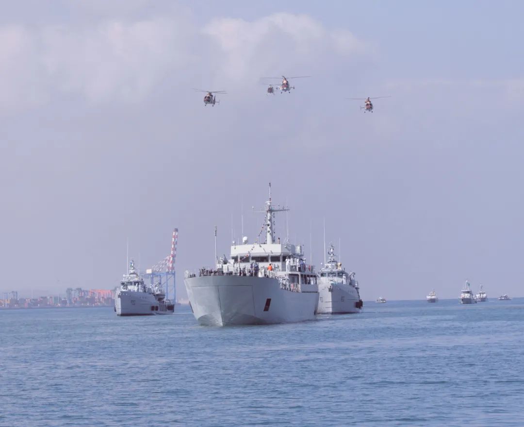 驻吉布提大使应邀出席吉海军新装备入列暨阅兵仪式