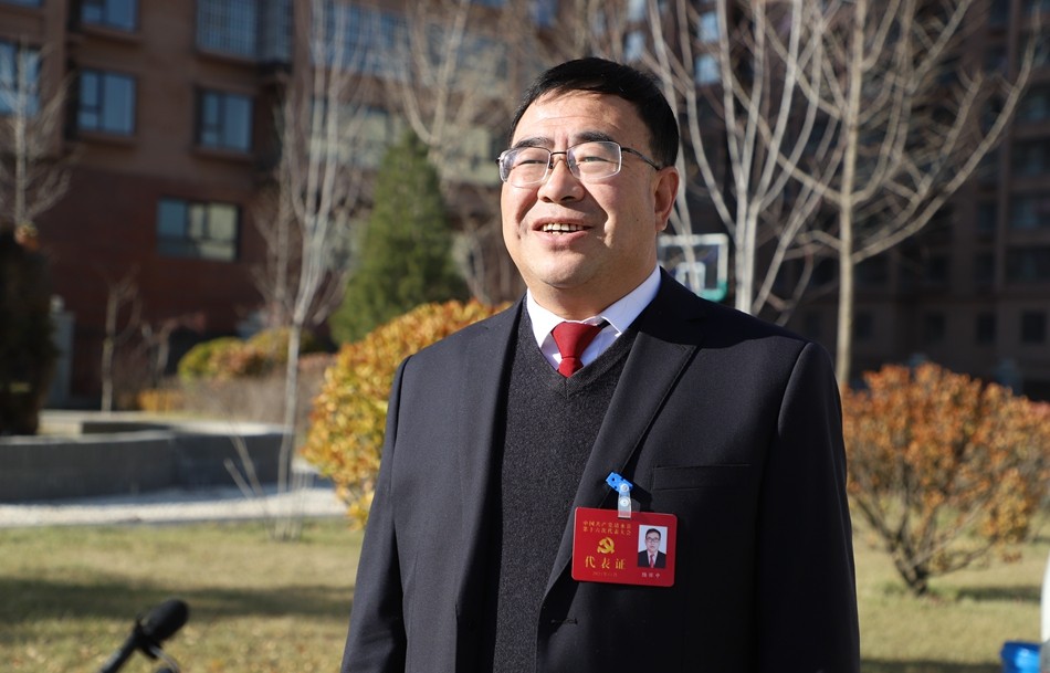 清水县第十六次党代会代表 陆怀中今天上午,聆听了