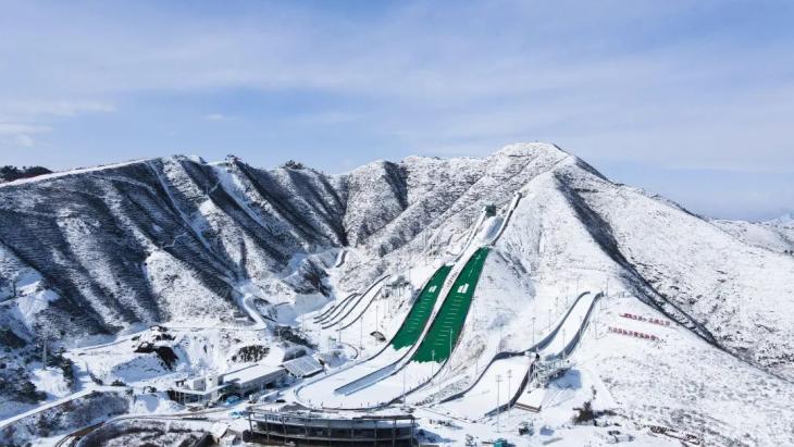 涞源国家跳台滑雪训练科研基地项目位于涞源县城西南七山滑雪度假区