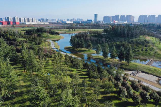 澎湃号>西安高新> 皂河生态公园(南试验段)南起科技八路,北至鱼化一路