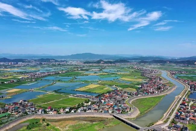 知责尽责守规矩枫江村是镶嵌在"中国珍珠之都—诸暨市山下湖镇的一