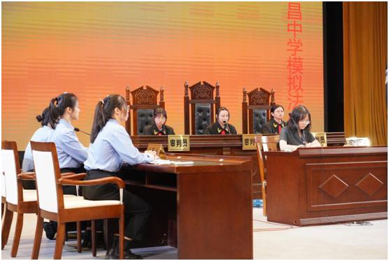 本次活动以"禁毒三年大会战"及未成年人犯罪为背景,直接采用模拟法庭