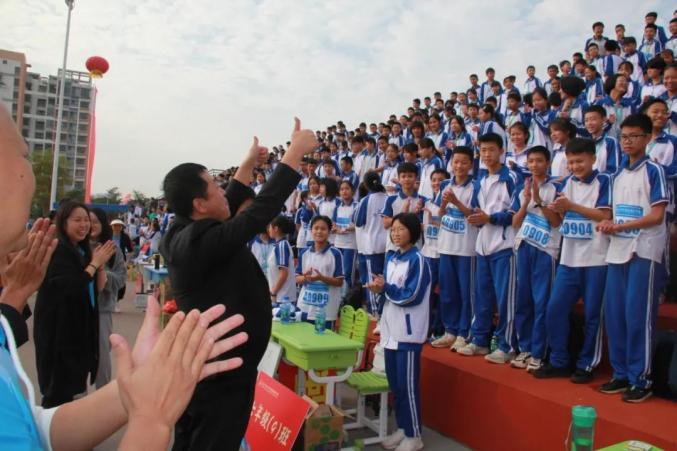 华迈实验中学举办首届体育节