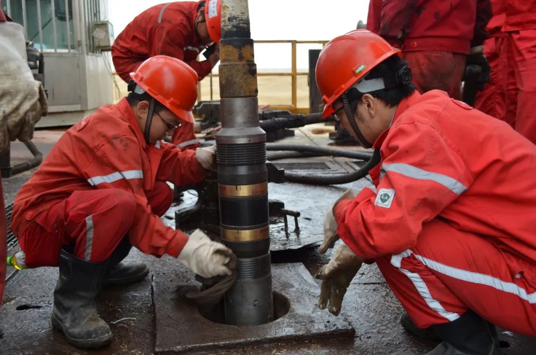 江汉石油工程自主研发取得新突破永久式封隔器实现国产化