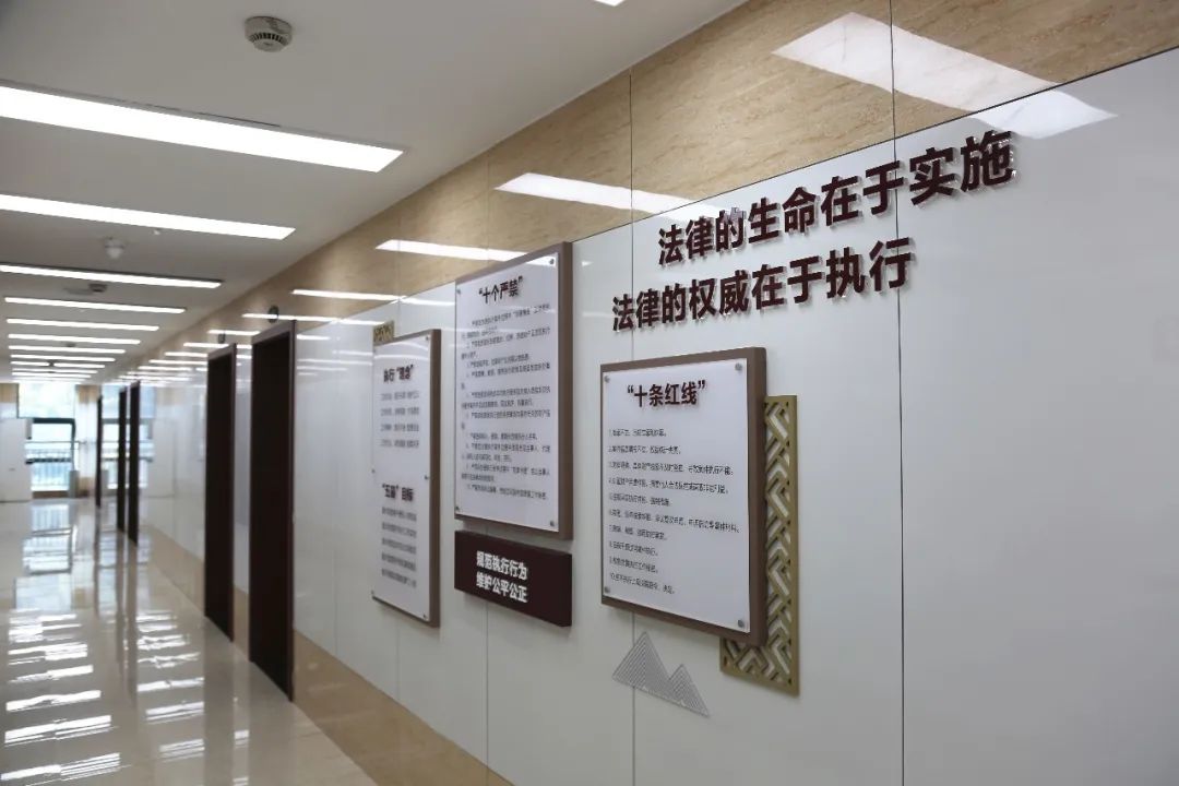 酉阳法院法治文化长廊正式亮相