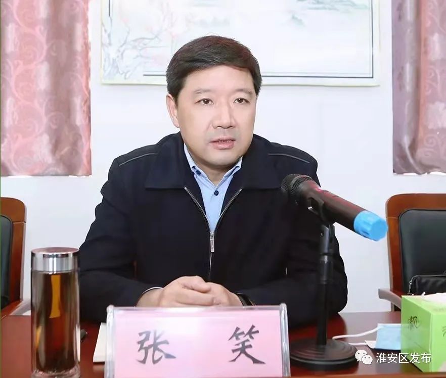 11月30日上午,区委书记张笑作为施河镇第一选区正