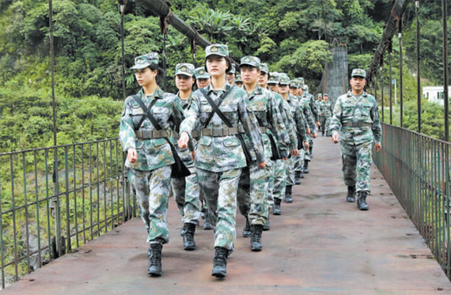 深入"莲花秘境"墨脱县……至此,墨脱驻军在守防59年后迎来了首批女兵