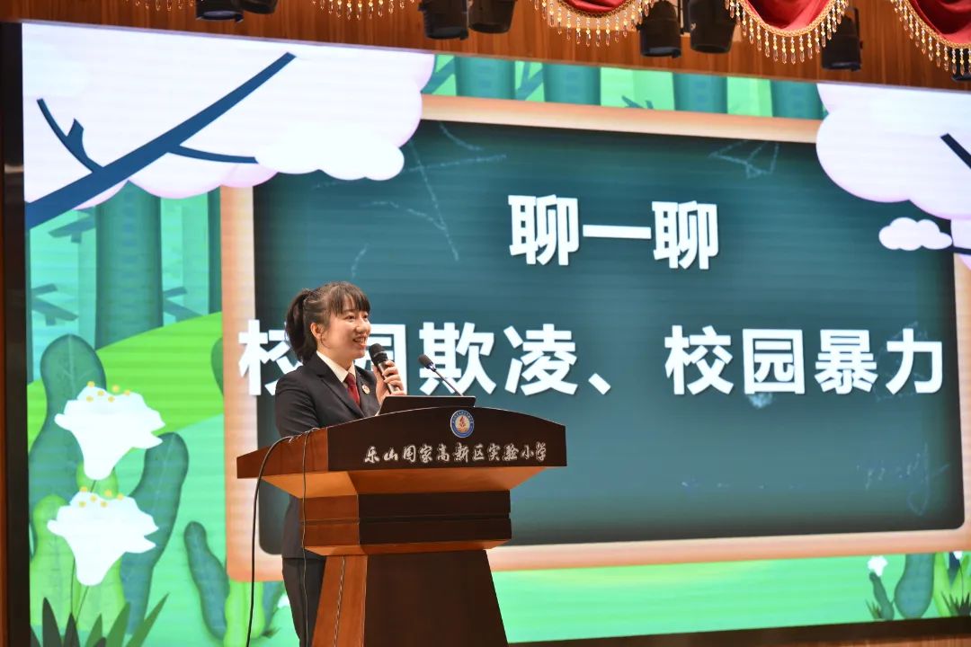 宪法宣传周法治进校园反对校园欺凌守护美好青春