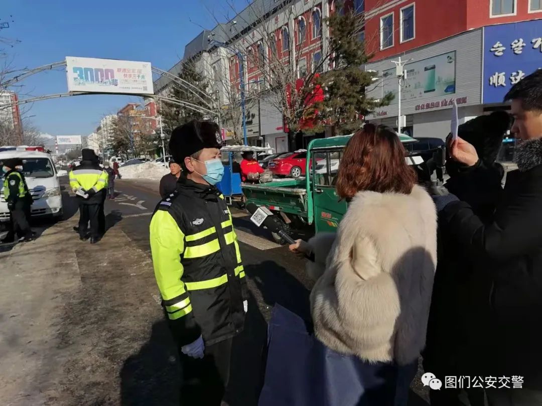 图们市公安局交通警察大队开展2021年"全国交通安全日"主题宣传活动