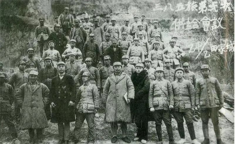 图为1938年2月旅部在庆城田家城召开供给会议时的合影 左五 王维舟