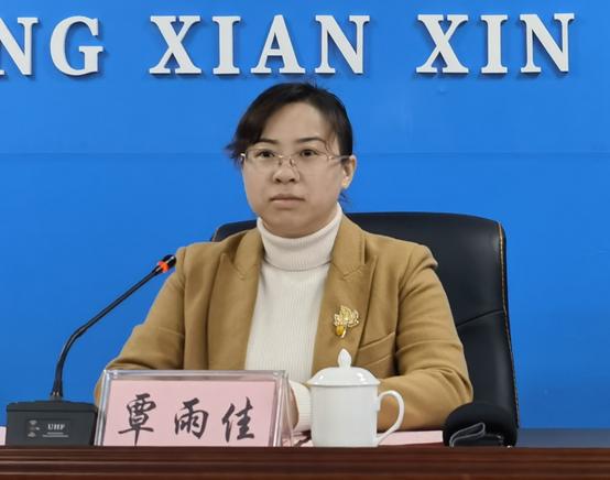 发布会由中共柳城县委常委,宣传部部长覃雨佳 主持,柳城县糖业发展