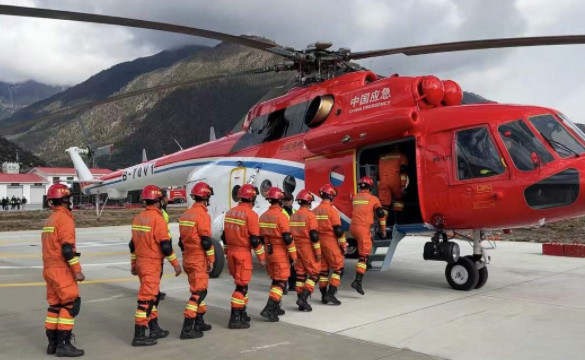 西藏首架大型航空应急救援直升飞机投入运行