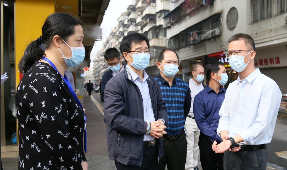 区领导颜胜华,岑明俸参加督导检查.