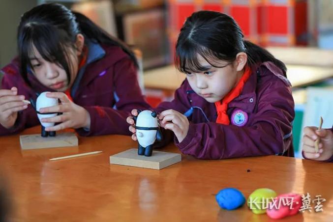 网络文明河北滦南小学生面塑冰墩墩