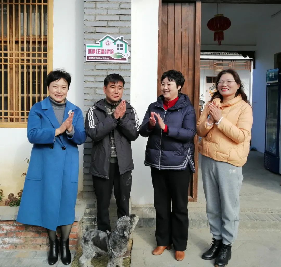 12月20日,市妇联副主席张宏在确山县妇联主席王志慧陪同下前往三里河