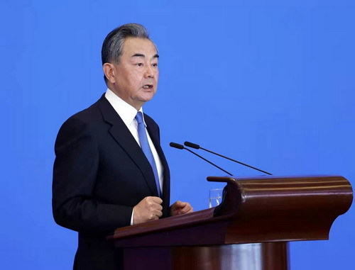 王毅出席2021年国际形势与中国外交研讨会并发表演讲