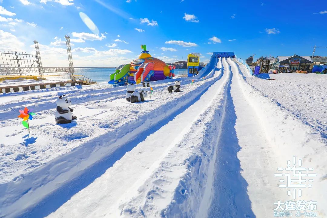 七彩南山嬉雪乐园近日,七彩南山嬉雪乐园在旅顺口区小南村开园.