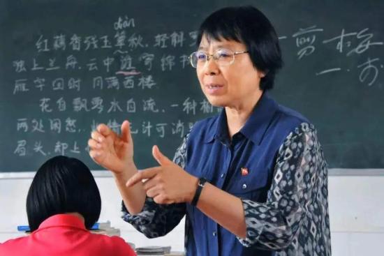 团支部的励志天地榜样人物张桂梅