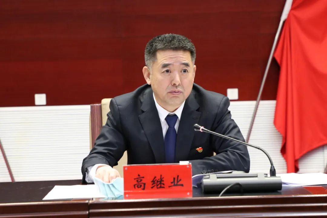高继业要求,全体党员要带头讲政治,做表率;要带头讲担当,尽职责;要