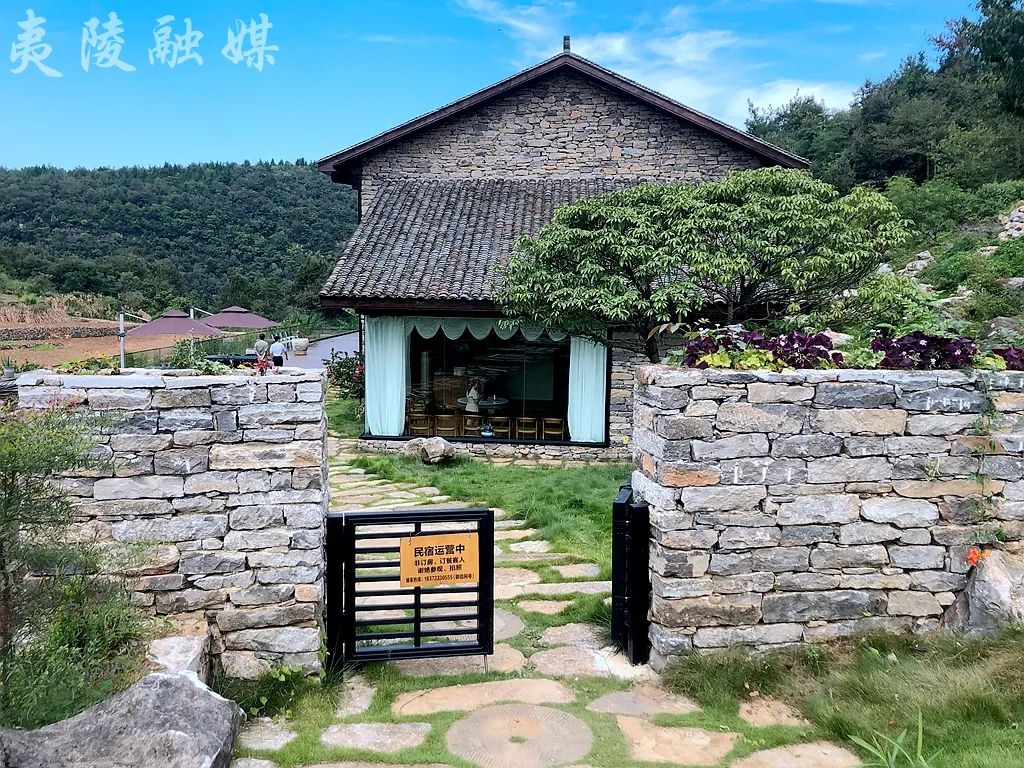 南岔湾渡心石屋民宿远离尘世,犹如世外桃源.