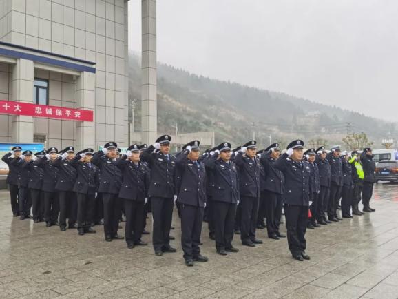 黄祖贵,皮剑飞参加活动张情,钟迎松,贺申富,县领导沈浩然,唐其锐,黄政