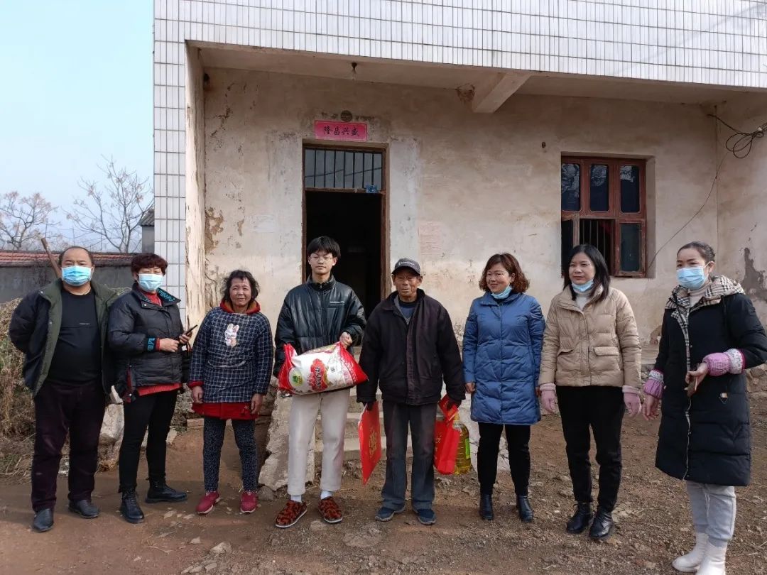 在独山镇东观村开展慰问在苦竹乡柳塘村开展慰问县委办分管日常工作副