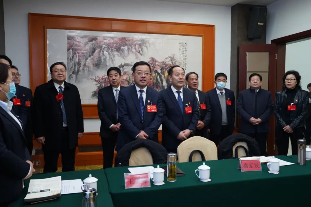 聚焦两会博山区领导看望参加区十九届人大一次会议的人大代表