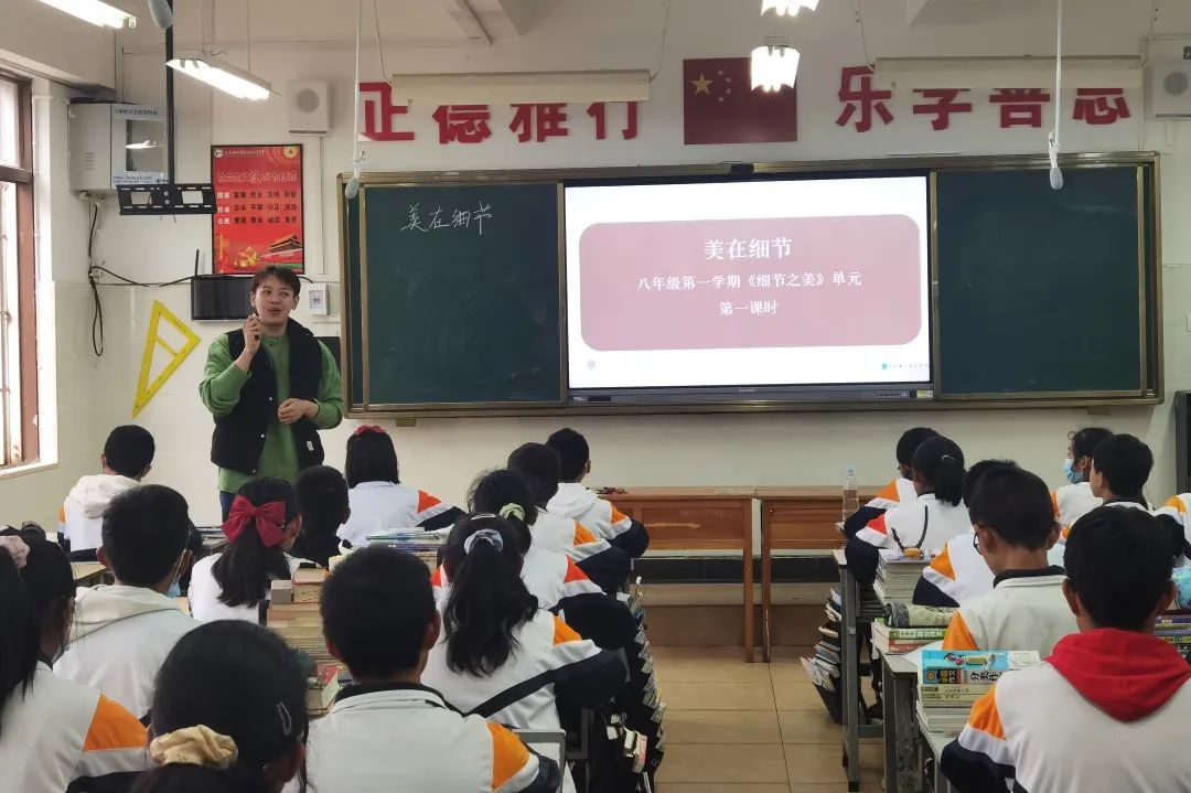 同时,在美术学科教研方面,冯拓营又与本校美术教师以在教学中落实美术