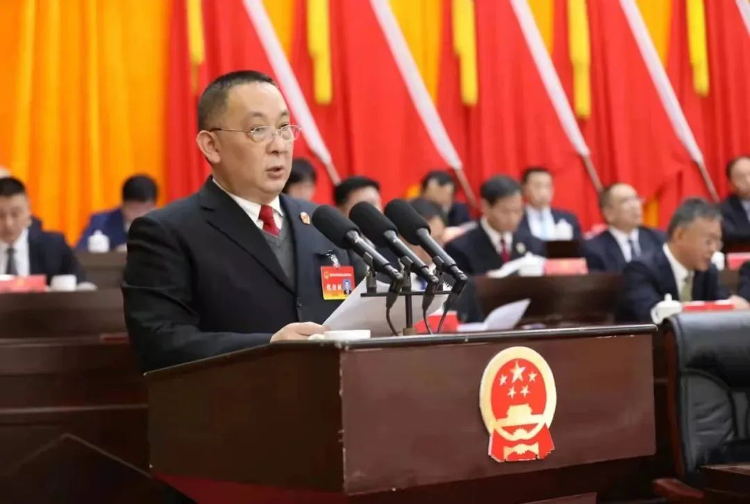 经大会投票选举,陈久红同志当选为北碚区人民法院院长.