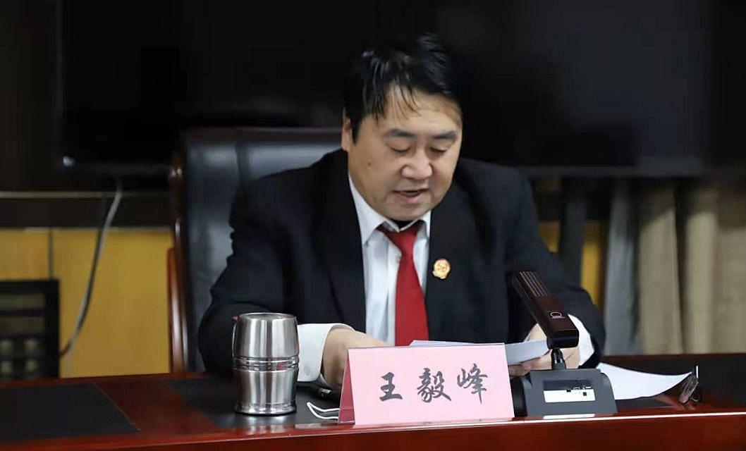 会上,副院长王毅峰代表我院从加强政治建设,提升审执质效,践行司法