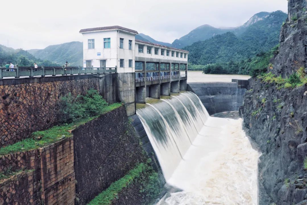 大洋水库和盘溪梯级电站建成后,年发电量4000万度(1969年缙云县发电
