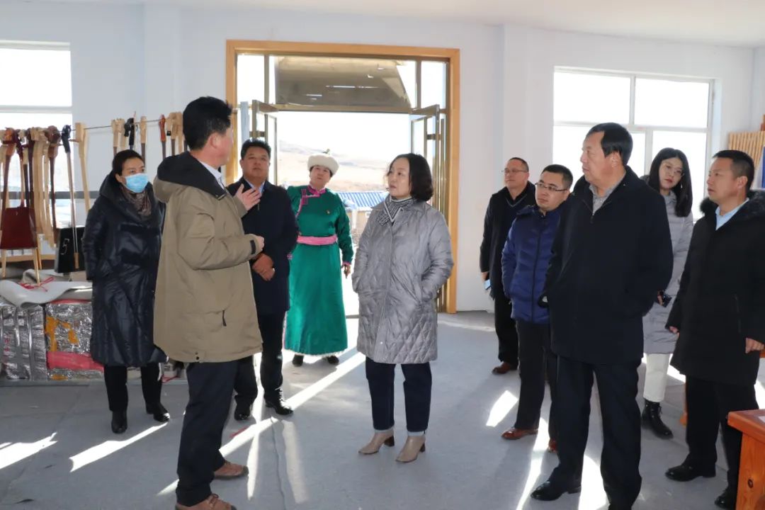 头条市委常委宣传部长岳艳美一行调研察右后旗宣传思想文化工作