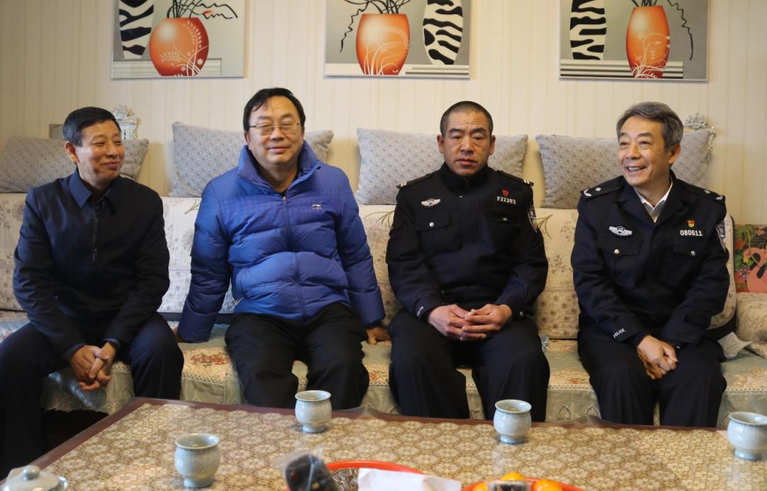 临汾市直工委领导走访慰问山西省优秀党员李洪耀同志