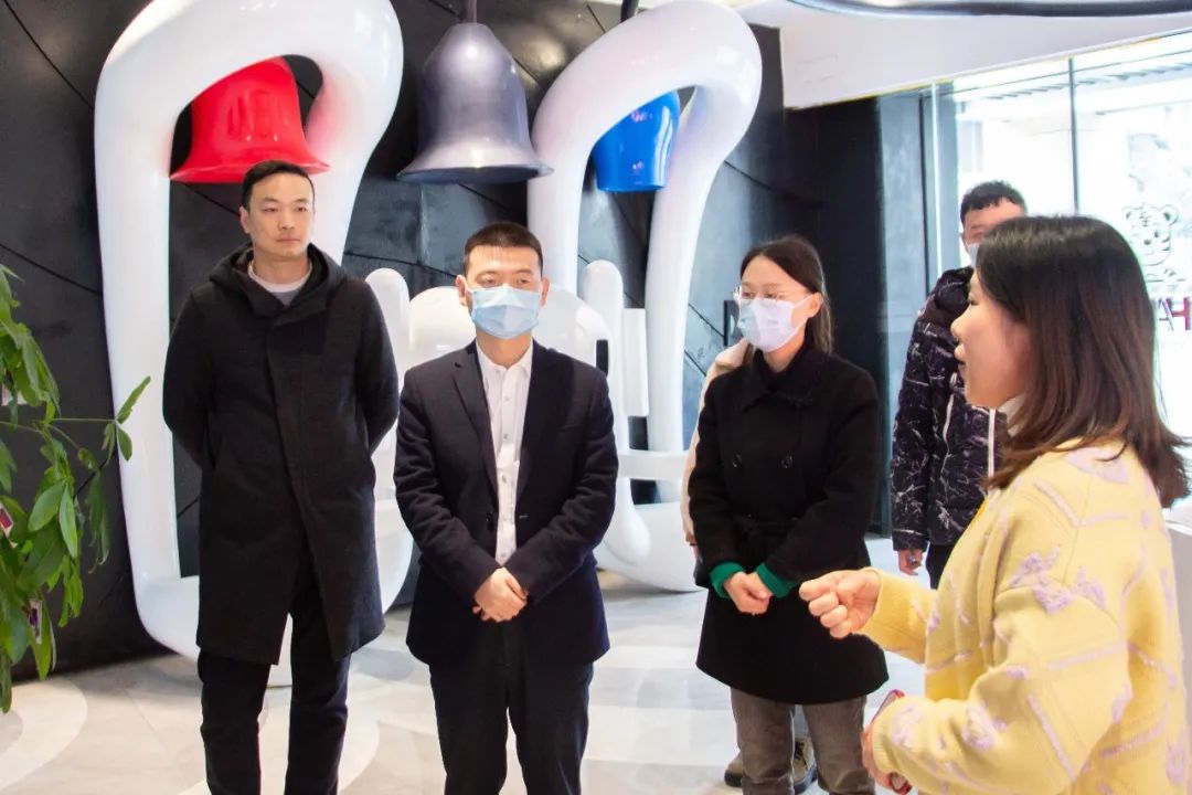区委常委统战部部长牟剑走访调研南星街道