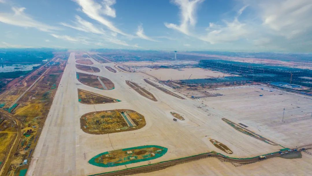 鄂州花湖机场场道民航机场建设工程有限公司(简称"民航建工)是首批