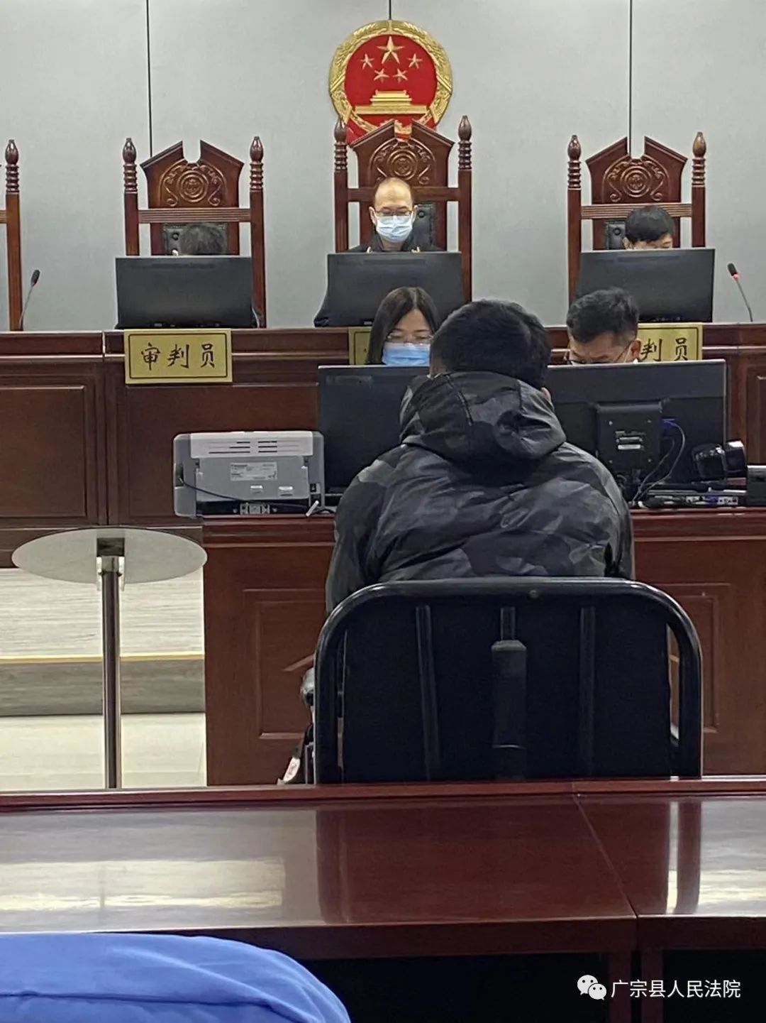 澎湃号>广宗法院> 庭审中,广宗法院坚持以审判为中心的刑事司法理念
