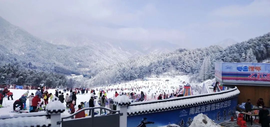 唯有熟稔地驰骋雪上,体验速度与激情大别山南武当滑雪场极富挑战力