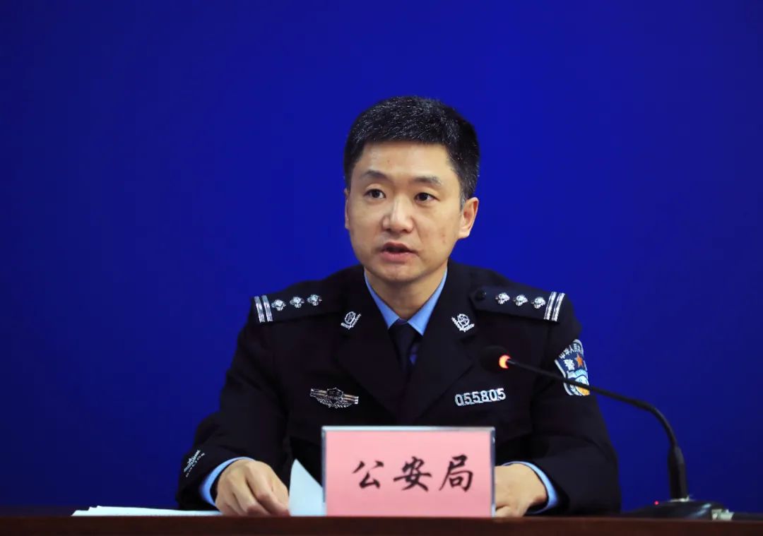 会上,沧州市公安局党委委员,副局长刘健通报了2021年度我市烟花爆竹