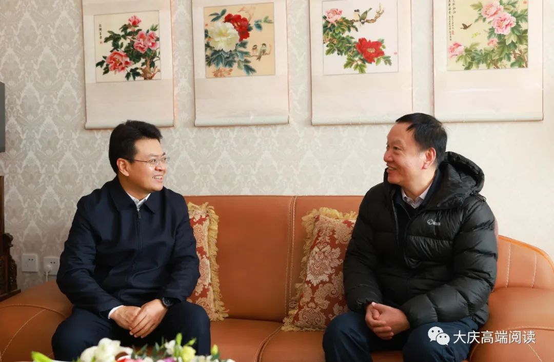 李世峰李岩松看望慰问大庆英模代表老领导和驻庆部队官兵