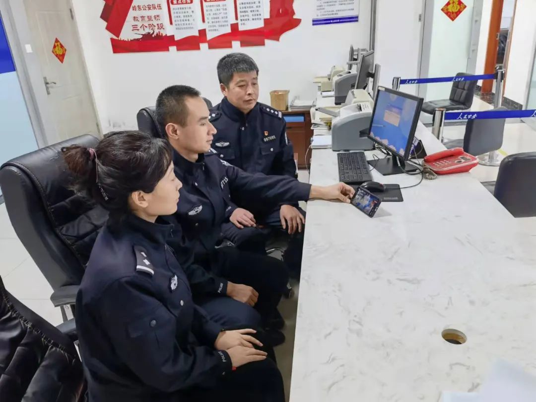 双鸭山市公安局组织收看学习公安心向党护航新征程公安楷模先进事迹云