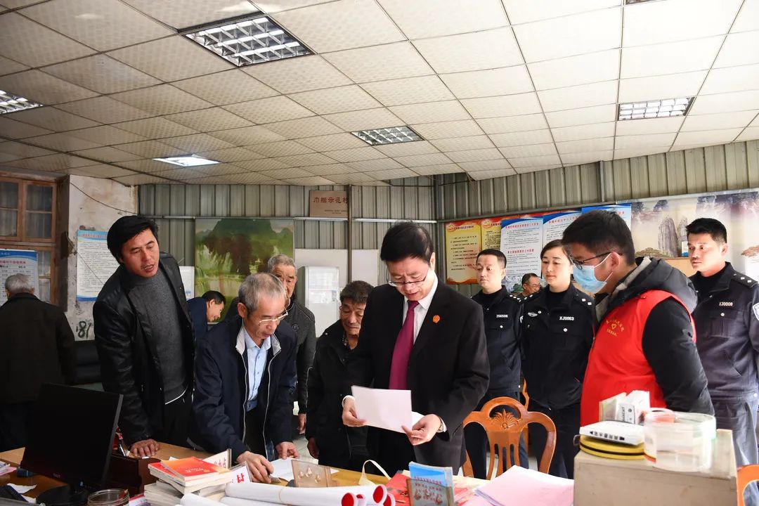 暖冬在行动东山法院许桂发副院长带队前往挂钩村西埔村开展节前慰问