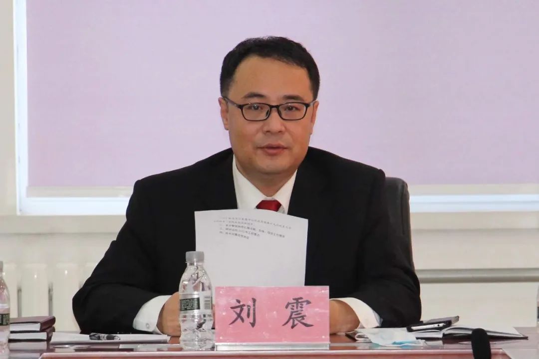 杜尔伯特县人民法院传达学习全省中级法院院长会议精神并开展春节期间